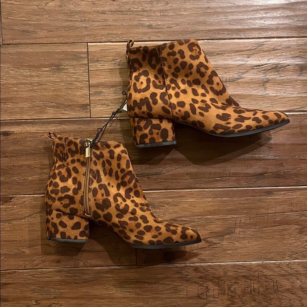 a new day The Valerie Microsuede City Ankle Leopard Print Booties Size 7